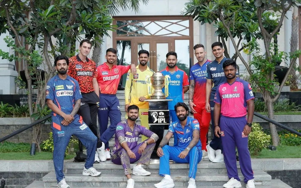 All Captains With IPL Trophy